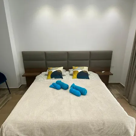 Seafront Luxury 2 Bedroom 3 Bathroom In St Julian's 아파트 *