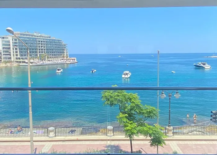 Seafront Luxury 2 Bedroom 3 Bathroom In St Julian's 아파트 *