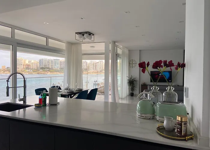 아파트 Seafront Luxury 2 Bedroom 3 Bathroom In St Julian's